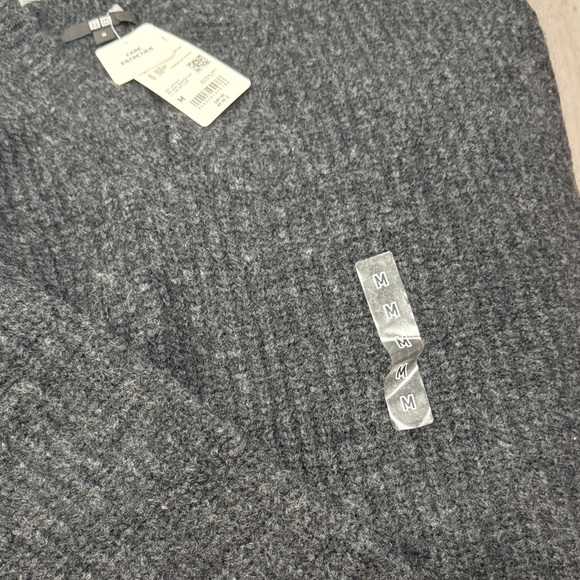 Uniqlo Charcoal V-Neck Sweater for Women - Picture 5 of 5
